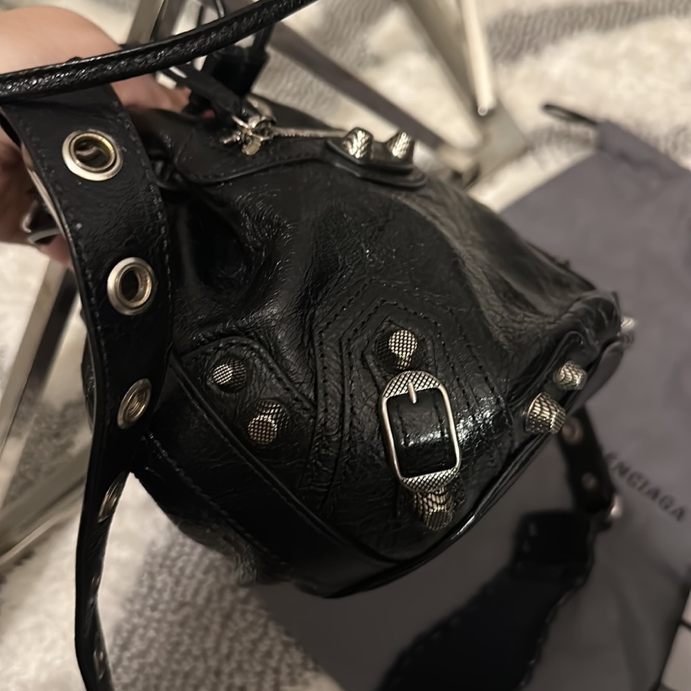 Balenciaga 
WOMEN'S LE CAGOLE XS BUCKET BAG IN BLACK - Picture 4 of 10